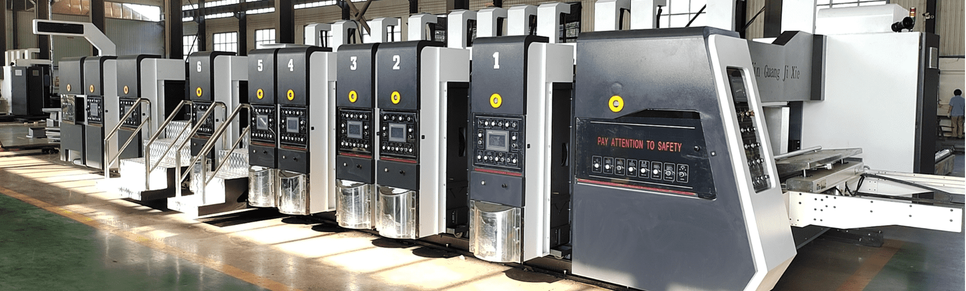 Complete corrugated paperboard production line is compose of shaftless mill roll stand