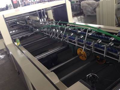 Automatic folder gluer with lock bottom function